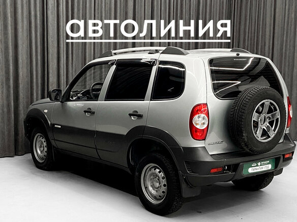 2014 Chevrolet Niva I Рестайлинг, серебристый, 635000 рублей - вид 2