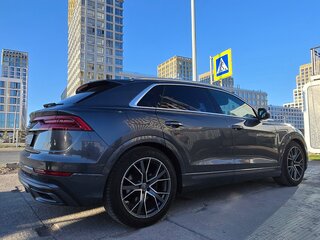 2018 Audi Q8 55 TFSI I (4M), серый, 5600000 рублей, вид 5