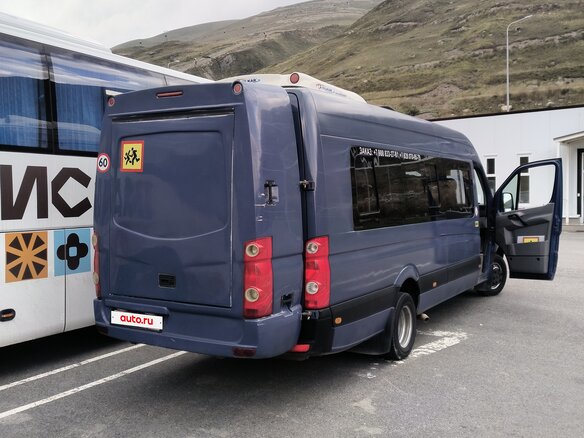 2011 Volkswagen Crafter, синий, 2500000 рублей - вид 2