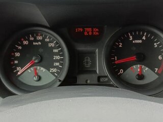 2004 Renault Megane II, красный, 290000 рублей, вид 3