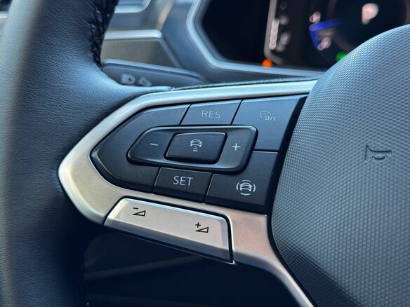 2022 Volkswagen Tiguan II Рестайлинг, чёрный, 2425000 рублей - вид 19