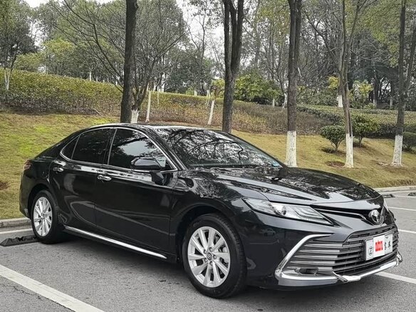 2025 Toyota Camry VIII (XV70) Рестайлинг, чёрный, 4027000 рублей - вид 2