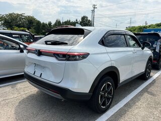 2022 Honda Vezel II, белый, 1610999 рублей, вид 4