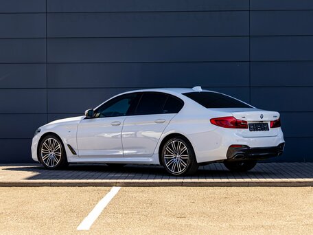 2019 BMW 5 серии 530i xDrive VII (G30/G31/G38), белый, 2495000 рублей, вид 4