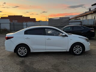 2019 Kia Rio IV, белый, 850000 рублей, вид 4