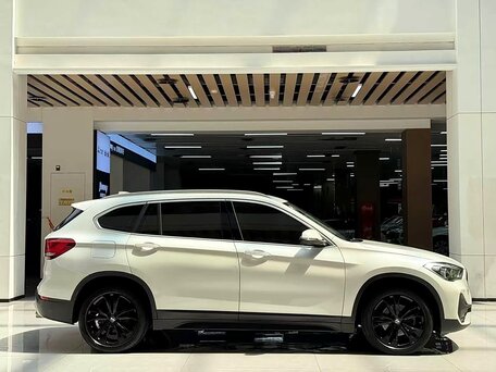 2022 BMW X1 Long 20Li sDrive II (F48) Рестайлинг, белый, 1960000 рублей, вид 4