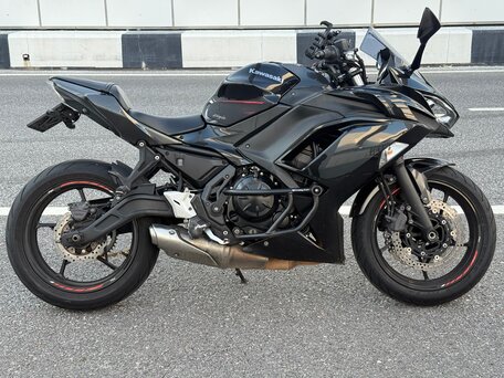 2020 Kawasaki ER-6F (Ninja 650R), чёрный, 695000 рублей, вид 4