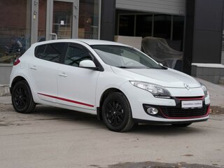 2013 Renault Megane III Рестайлинг, белый, 990000 рублей, вид 3