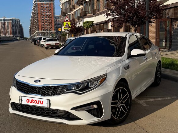 2019 Kia Optima IV Рестайлинг, белый, 1950000 рублей