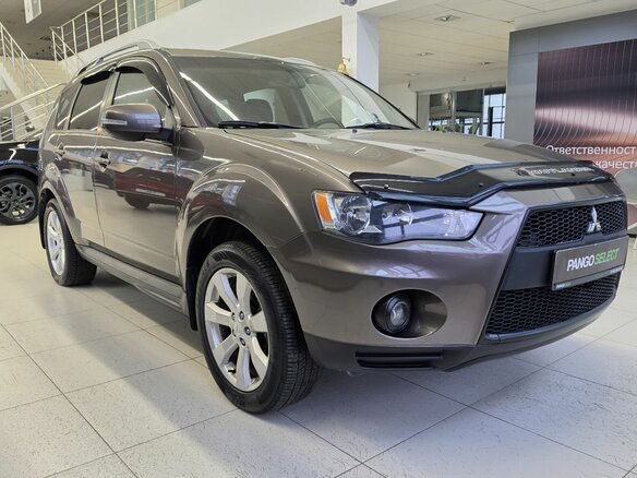 2010 Mitsubishi Outlander II Рестайлинг, коричневый, 999000 рублей - вид 2