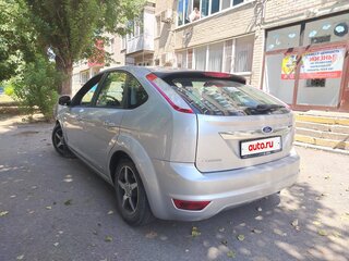 2010 Ford Focus II Рестайлинг, серебристый, 650000 рублей, вид 3