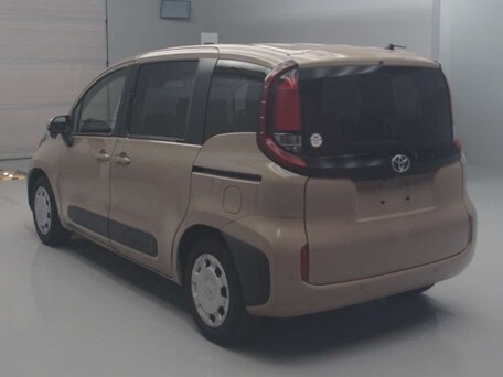 2023 Toyota Sienta III, бежевый, 1320000 рублей, вид 4