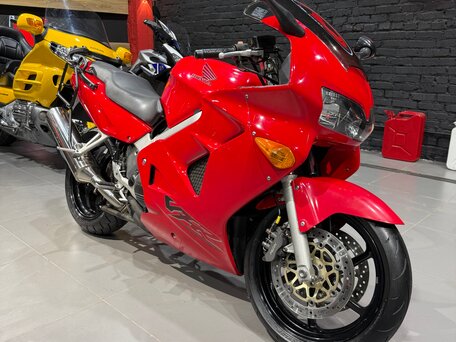 2000 Honda VFR 800, красный, 395000 рублей, вид 3