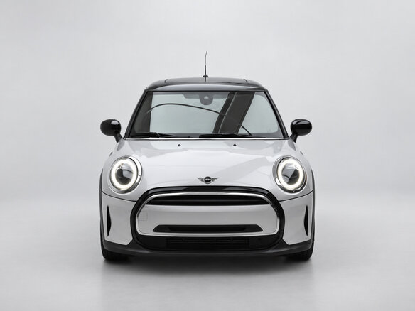 2022 Mini Hatch Cooper III (F55/F56) Рестайлинг 2, серебристый, 1860000 рублей - вид 1