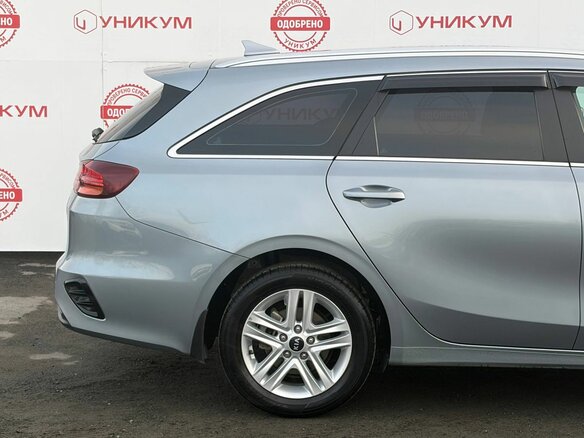 2021 Kia Ceed III, серый - вид 16