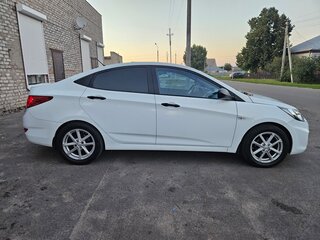 2014 Hyundai Solaris I, белый, 750000 рублей, вид 2
