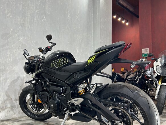 2025 Triumph Street Triple, чёрный, 1299000 рублей - вид 9