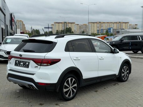 2019 Kia Rio X-Line IV, белый, 1525000 рублей, вид 4