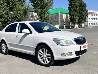 2012 Skoda Octavia II (A5) Рестайлинг, белый, 898000 рублей, вид 4