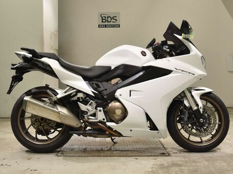 2018 Honda VFR 800, белый, 977000 рублей, вид 2