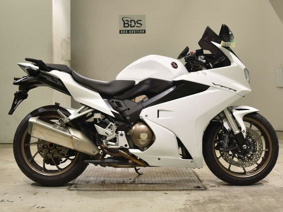 2018 Honda VFR 800, белый, 977000 рублей - вид 1