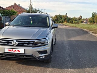 2018 Volkswagen Tiguan II, серебристый, 2500000 рублей, вид 1