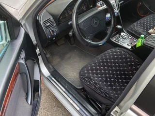 1997 Mercedes-Benz C-Класс 200 I (W202) Рестайлинг, серебристый, 500000 рублей, вид 5
