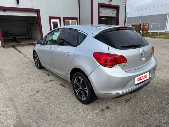 2013 Opel Astra J Рестайлинг, серебристый, 520000 рублей - вид 1