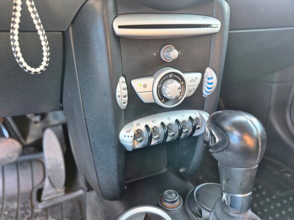 2008 Mini Hatch One II (R56), жёлтый - вид 16