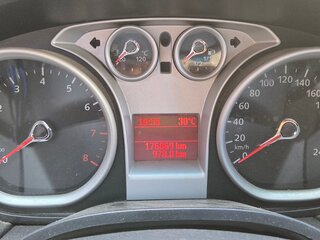 2010 Ford Focus II Рестайлинг, белый, 350000 рублей, вид 5