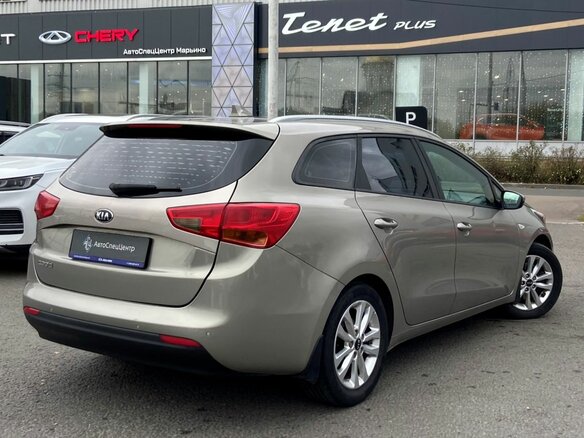 2017 Kia Ceed II Рестайлинг, бежевый, 1318000 рублей - вид 2