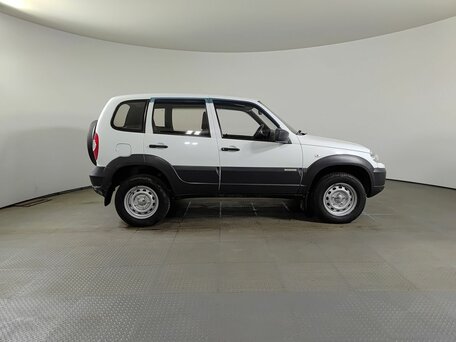 2015 Chevrolet Niva I Рестайлинг, белый, 597055 рублей, вид 4