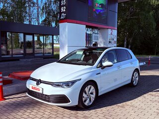 2021 Volkswagen Golf VIII, белый, 1770000 рублей, вид 4