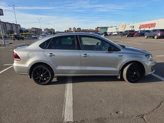 2019 Volkswagen Polo V Рестайлинг, серый, 1300000 рублей, вид 2