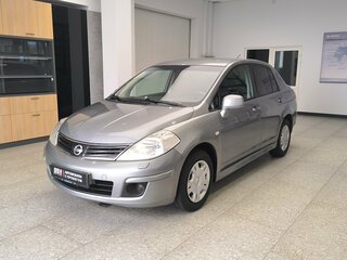 2013 Nissan Tiida I Рестайлинг, серый, 750000 рублей, вид 1
