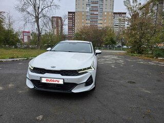 2021 Kia K5 III, белый, 2200000 рублей, вид 1