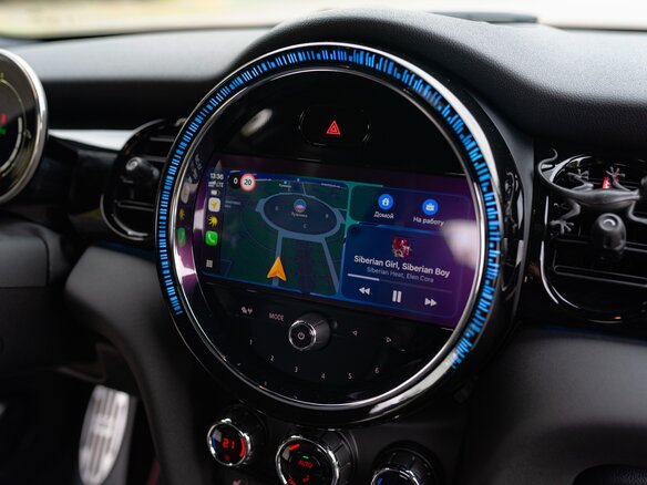 2021 Mini Hatch Cooper III (F55/F56) Рестайлинг 2, чёрный, 3790000 рублей - вид 28