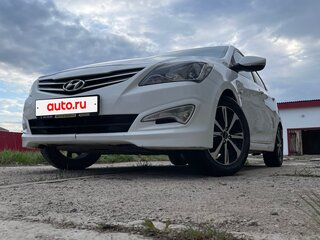 2015 Hyundai Solaris I Рестайлинг, белый, 900000 рублей, вид 1