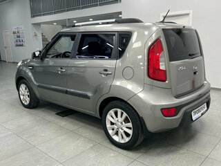 2013 Kia Soul I Рестайлинг, серый, 800000 рублей, вид 4