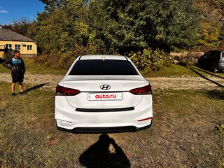 2017 Hyundai Solaris I Рестайлинг, белый, 930000 рублей, вид 3