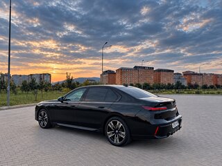 2024 BMW 7 серии 740i xDrive VII (G70), чёрный, 12900000 рублей, вид 5