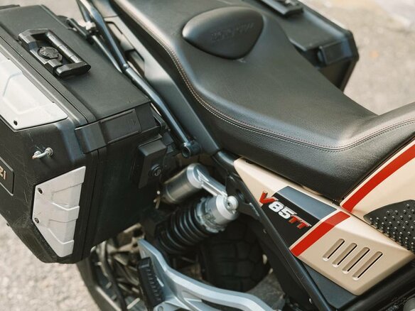 2020 Moto Guzzi V85 TT, бежевый, 800000 рублей - вид 6