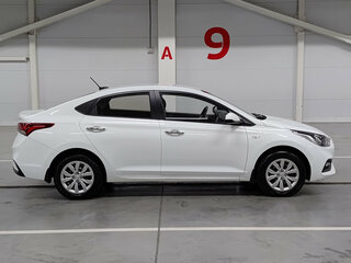 2017 Hyundai Solaris II, белый, 1190000 рублей, вид 4