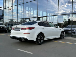 2018 Kia Optima IV Рестайлинг, белый, 1690000 рублей, вид 5