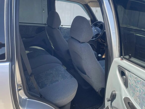 2004 Chevrolet Niva I, серебристый, 500000 рублей - вид 17