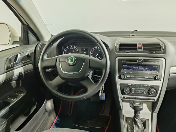 2013 Skoda Octavia DSG7 II (A5) Рестайлинг, белый - вид 10