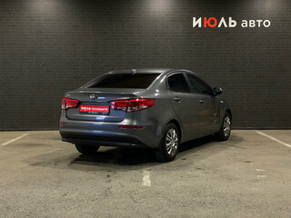 2017 Kia Rio III Рестайлинг, серый, 920000 рублей, вид 5