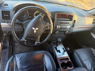 2007 Mitsubishi Pajero IV, чёрный, 900000 рублей, вид 5