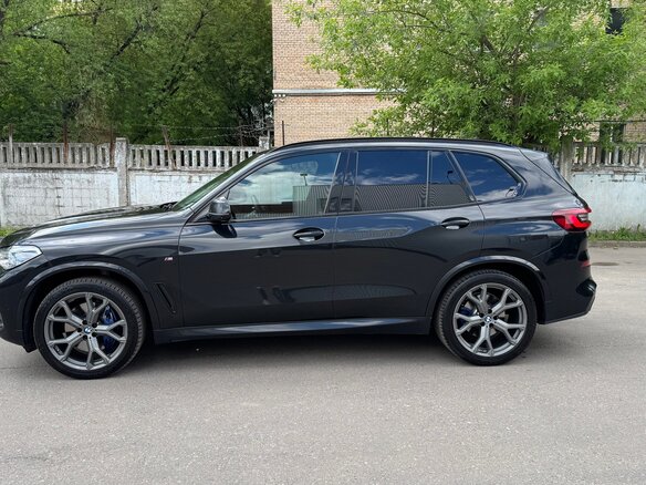 2021 BMW X5 40i IV (G05/G18), чёрный, 7600000 рублей - вид 7