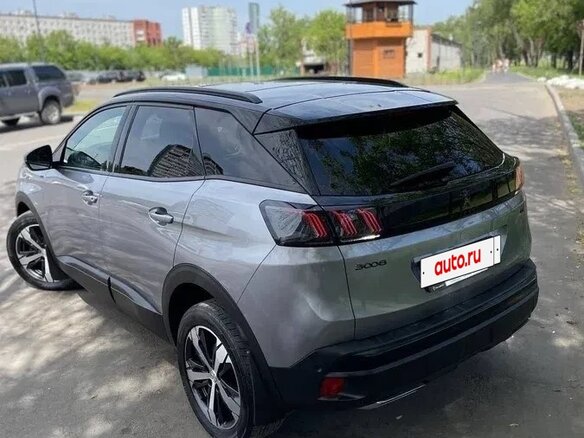 2022 Peugeot 3008 II Рестайлинг, серебристый, 1980000 рублей - вид 3